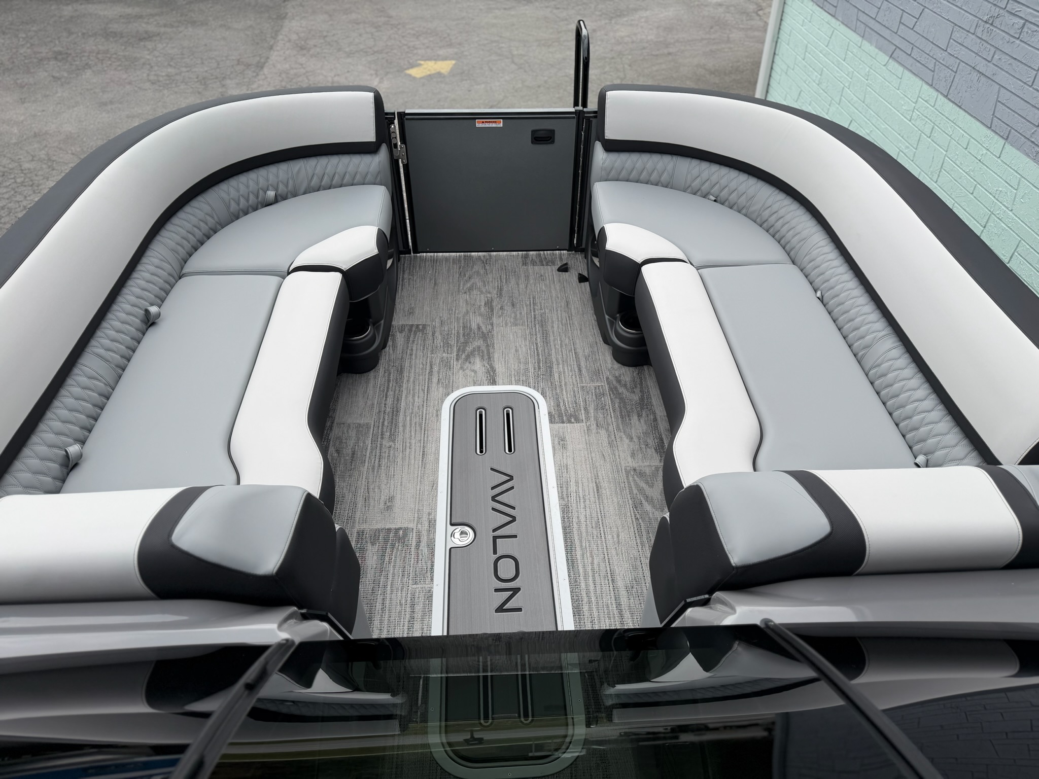 2027 AVALON CATALINA 2585 ELITE WINDSHIELD