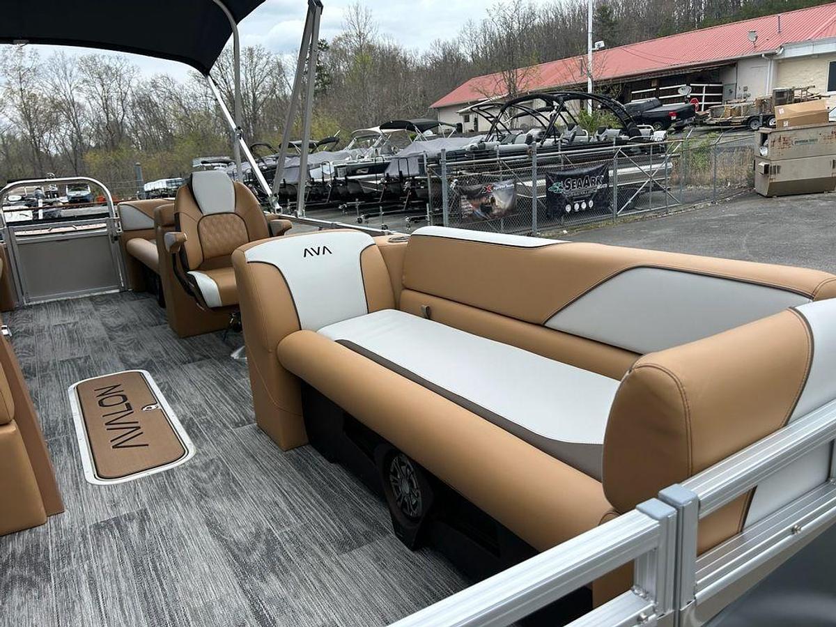 2025 Avalon Venture 2380 Quad Lounger