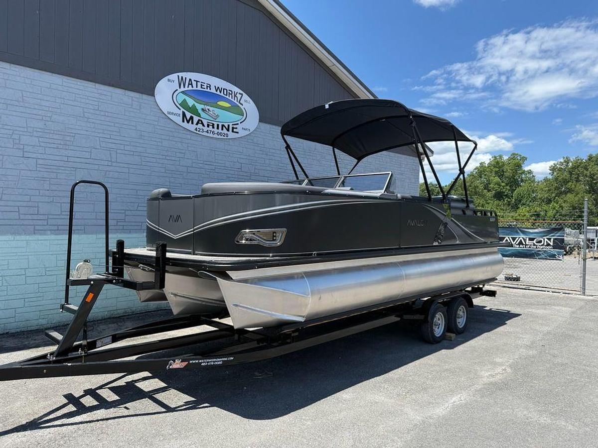 2025 Avalon 2385 LSZ Elite Windshield