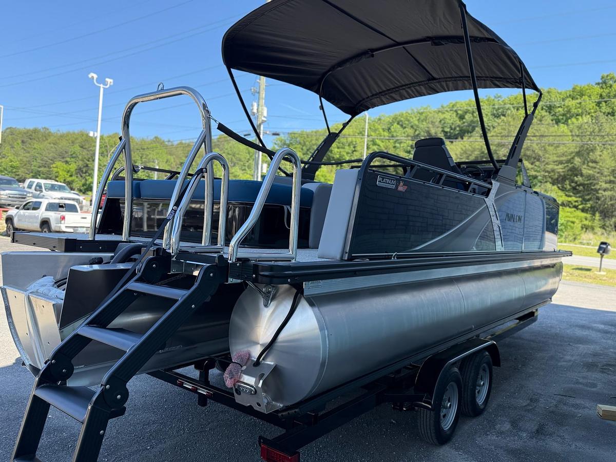 2026 AVALON 2385 LSZ VRB WINDSHIELD