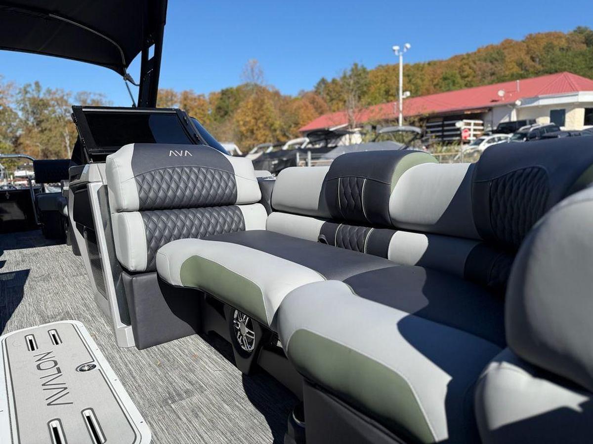 2026 Avalon 2385 Catalina QLS Windshield