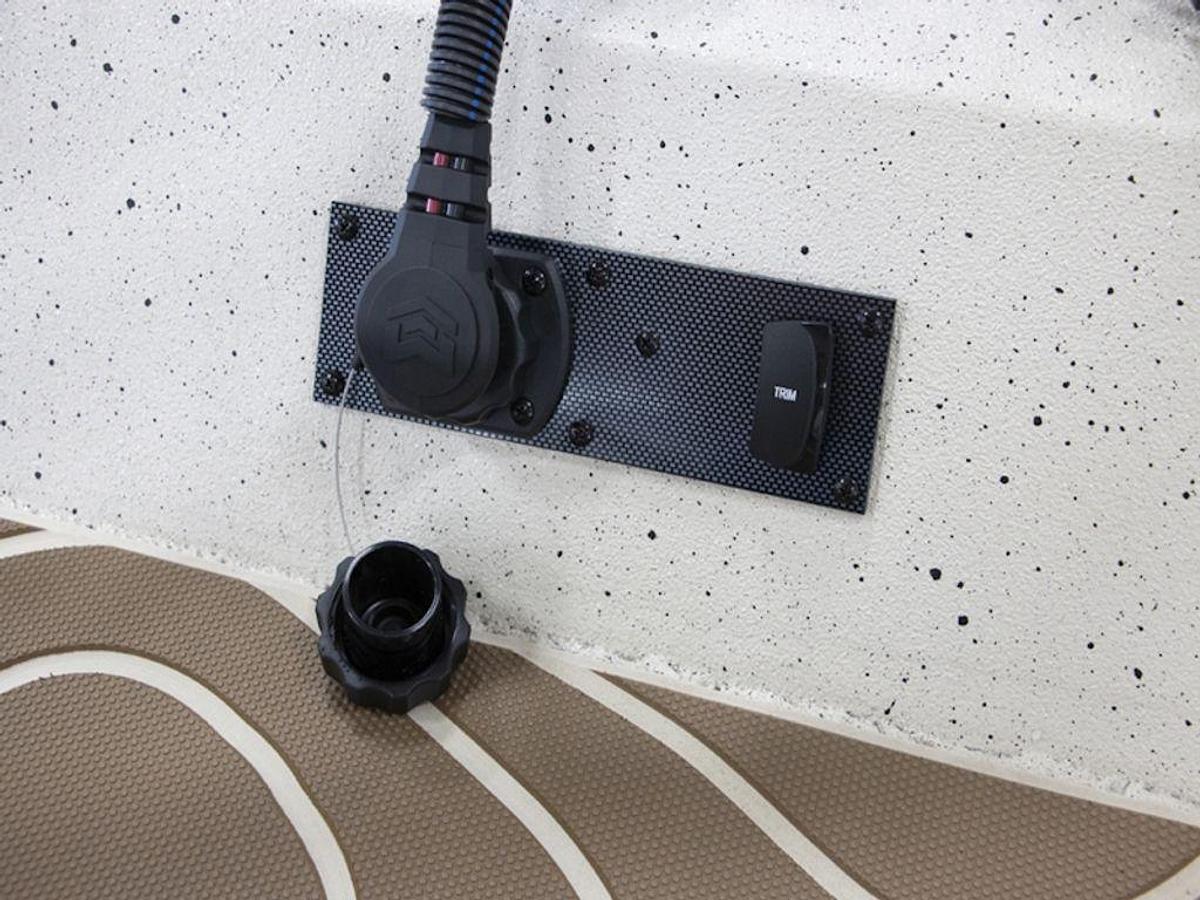 2025 Xpress Boats SW20B Base