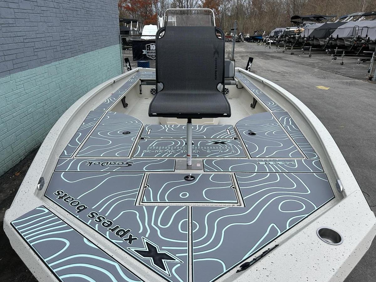 2025 Xpress X23 Bay Lounge