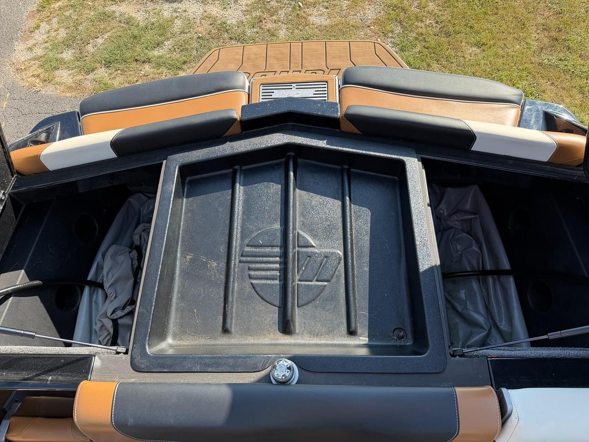 Used 2020 Malibu Wakesetter 23LSV