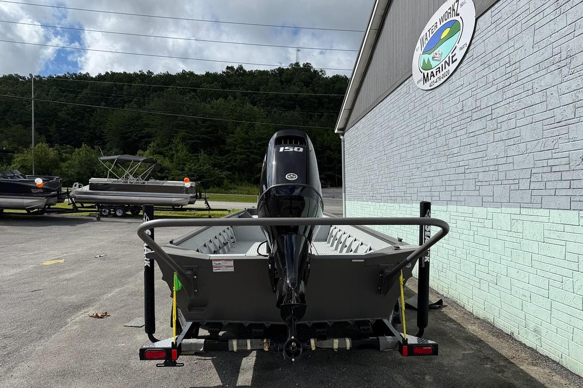 2025 SeaArk 2472 Workhorse