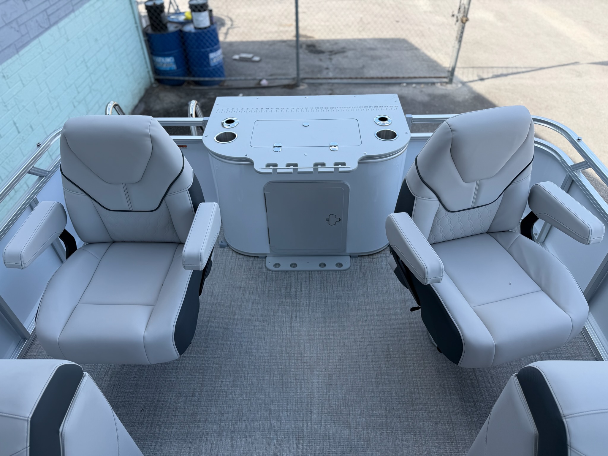 2027 AVALON 2385 VENTURE 85 CENTER FISH