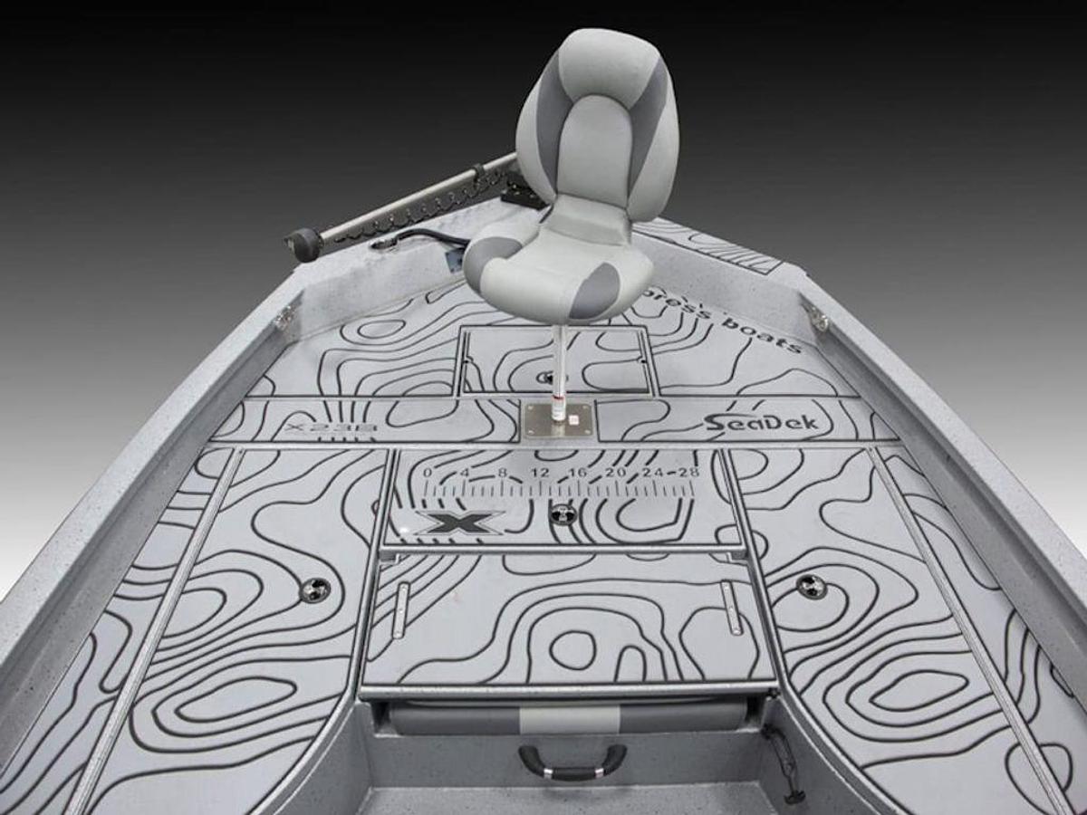 2025 Xpress Boats X23B LOUNGE Base