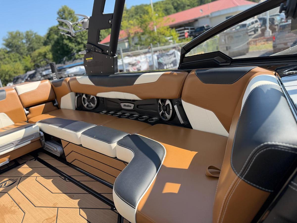 Used 2020 Malibu Wakesetter 23LSV