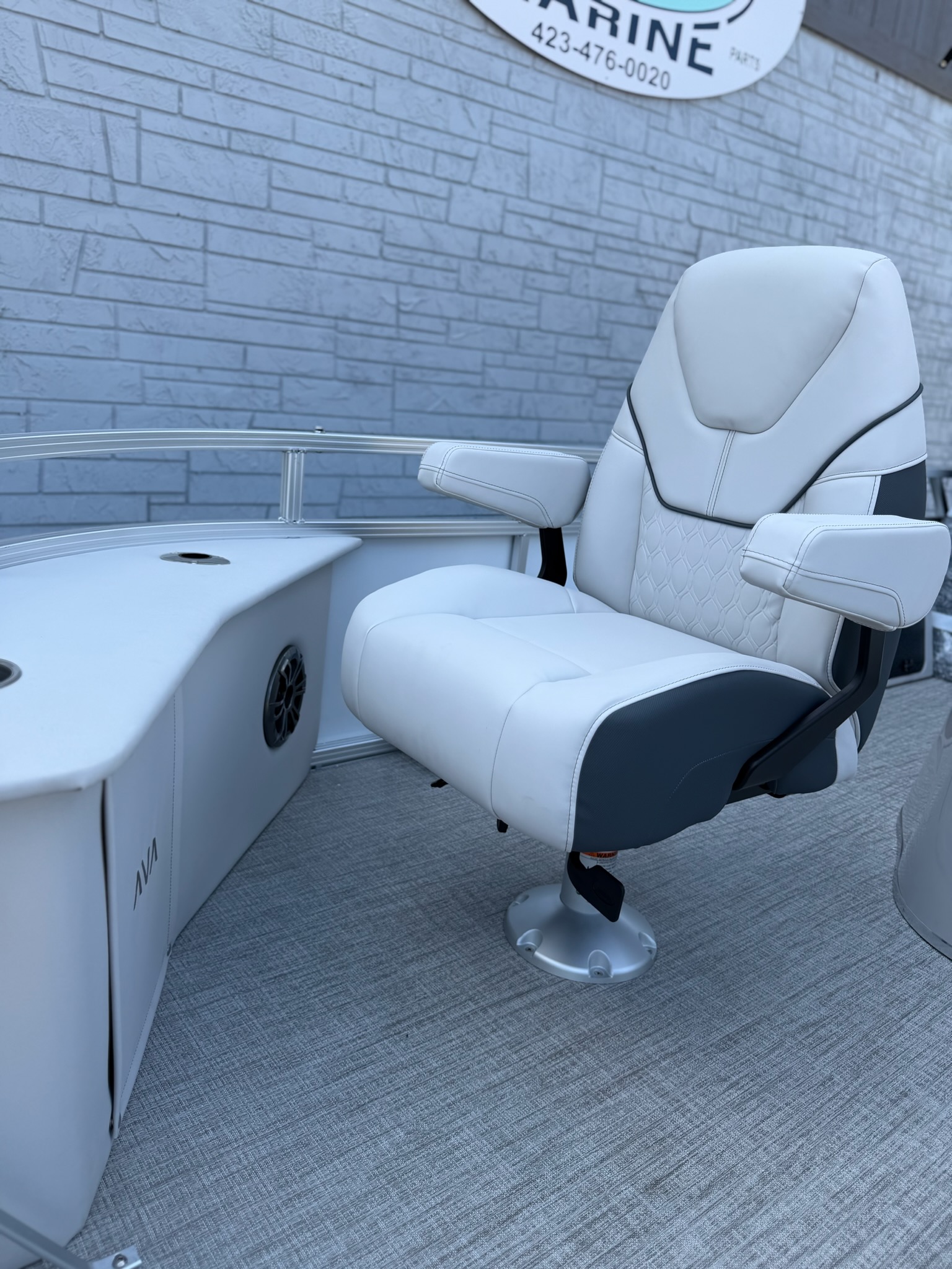 2027 AVALON 2385 VENTURE 85 CENTER FISH