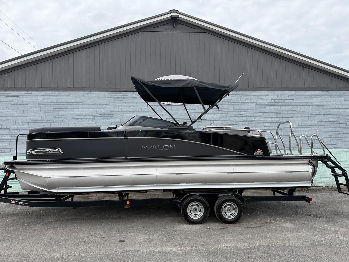 2027 AVALON CATALINA 2585 ELITE WINDSHIELD