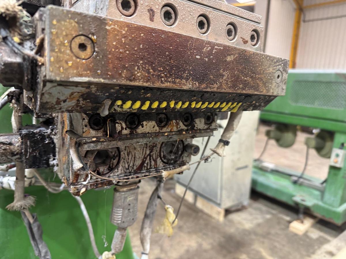 Used 85mm Pelletising Line. 85mm Kweenb Extruder2010. 350mm Wide Water Bath. Air Knife. Rieter "Automatik" Pelletiser. Gough Classifier.