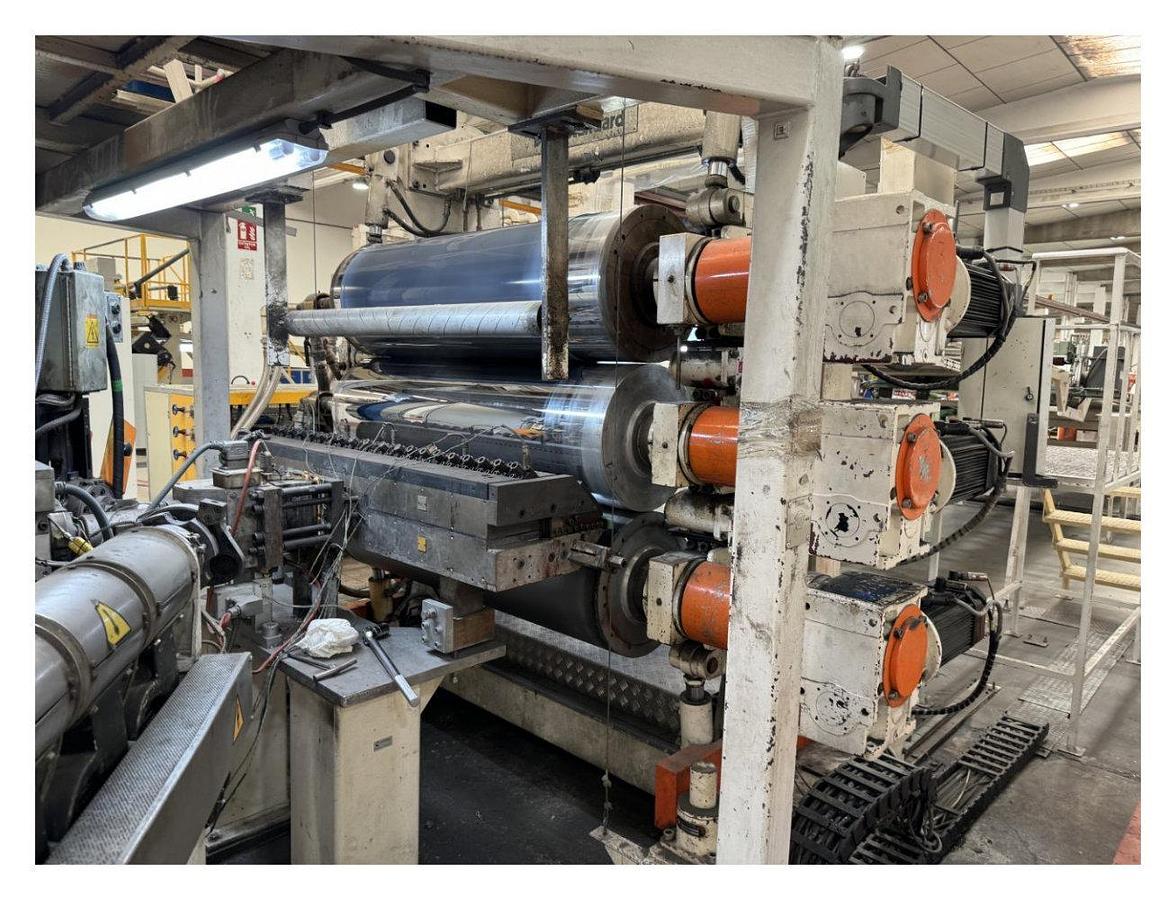 Used 1500mm Davis Standard coextrusion sheet line with 90mm,60mm,60mm extruders. 1400mm die 0.5-8mm. 5 layers. 1500mm x 460mm, haul off, shear 2001