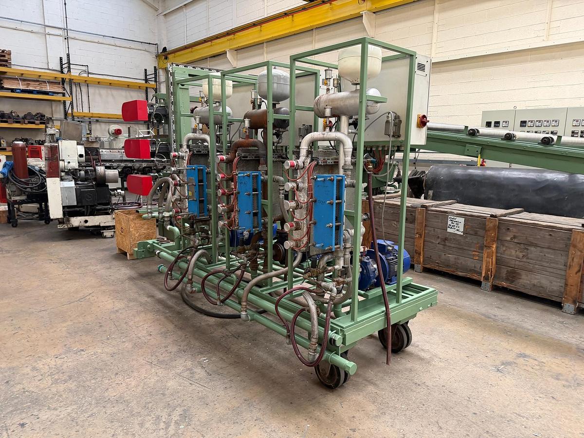 Used 2400mm Reifenhauser coextrusion sheet extrusion. 175mm Erwepa extruder, 90mm coextruder gear pump, Feedblock 2400mm die, 2400mm x 500mm rolls haul off in line knives.