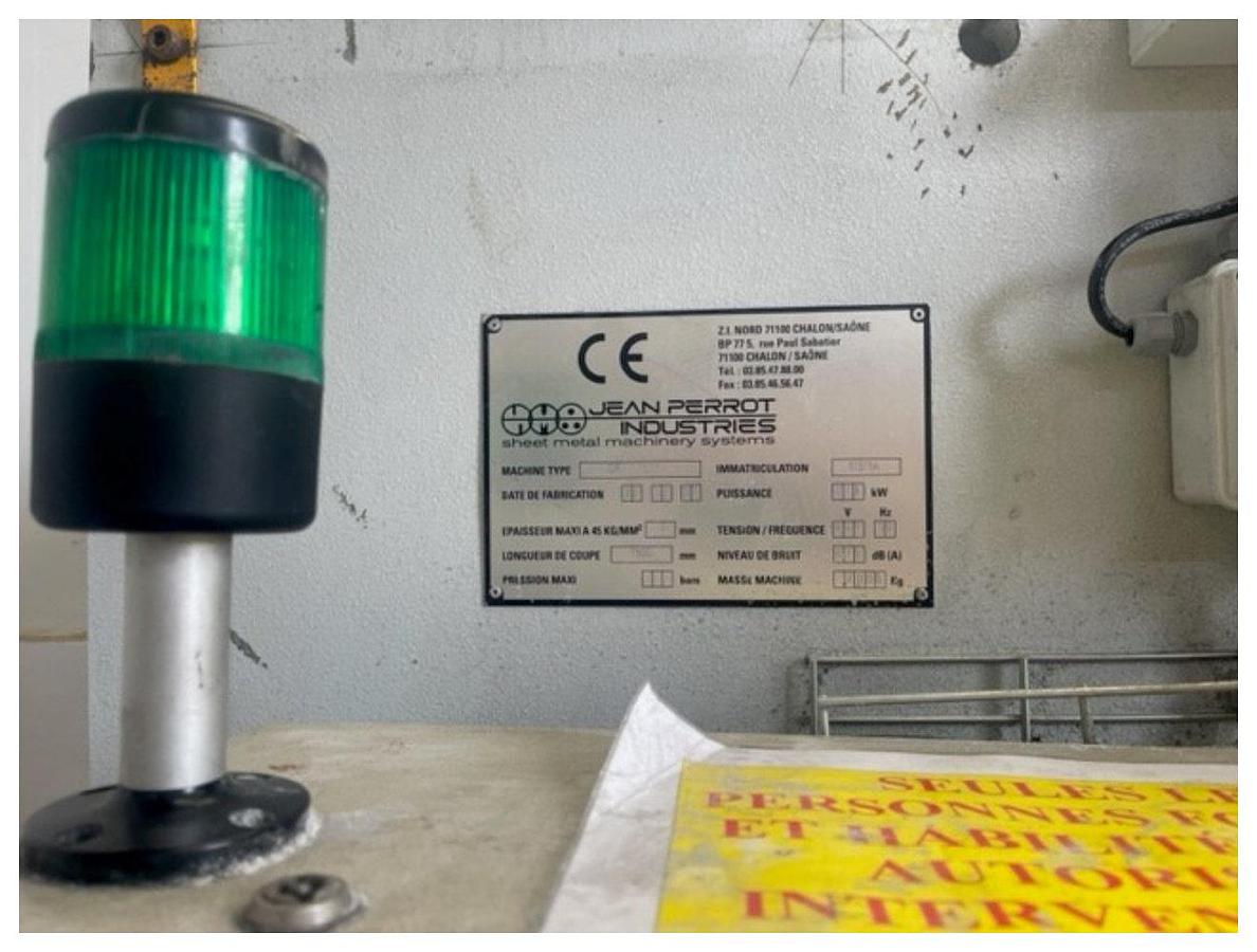 Used 1500mm wide JP Omipa Guillotine model CP1502 with 16kw cutting force. Driven variable speed servo infeed rolls. Spare blade. 2007