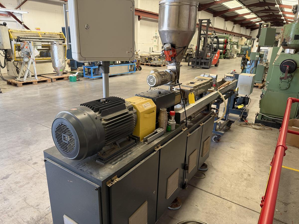 Used 20mm Useon twin screw lab pelletising line with water bath, air knife and pelletiser. 11kw ac motor 2017