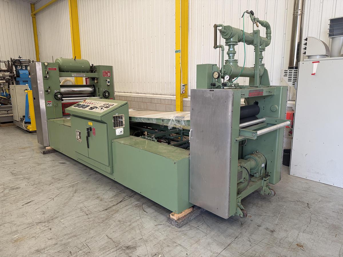 Used 890mm x 300mm Welex 3 roll polishing stack with pump group, and haul off. Silent chain driven rolls, pneumatic nip, 97