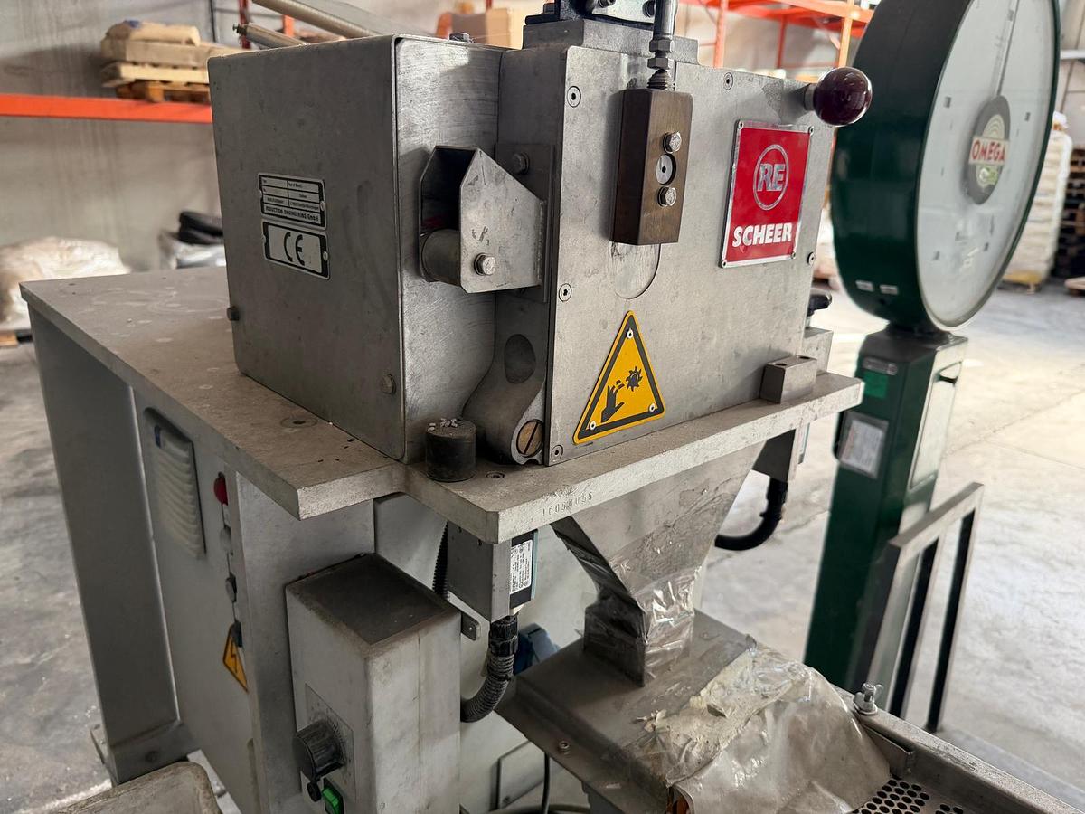 Used 30mm Theysohn TSK030 44D co rotating twin screw compounding extruder with strand pelletiser. 2015