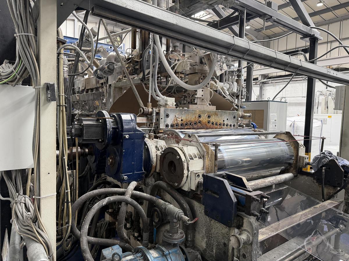 Used 1100mm wide Kentya coextrusion PET sheetlinewith 73mm twinscrew primary extruder, triple vented. 90kw AC motor, screen changer, gear pump 1100mm die, 3 roll stack, haul off, silicone bath, 2 state winder 2010