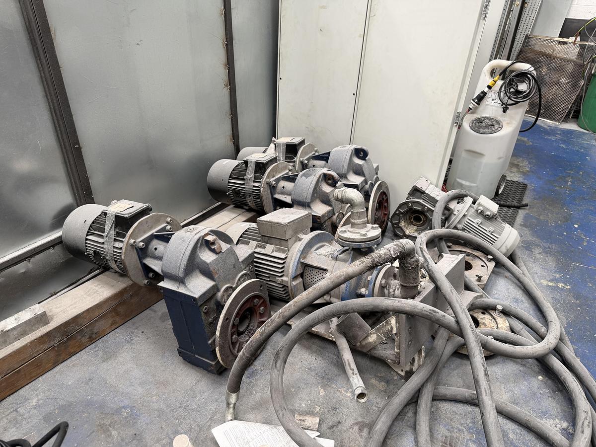 Used 1100mm wide Kentya coextrusion PET sheetlinewith 73mm twinscrew primary extruder, triple vented. 90kw AC motor, screen changer, gear pump 1100mm die, 3 roll stack, haul off, silicone bath, 2 state winder 2010