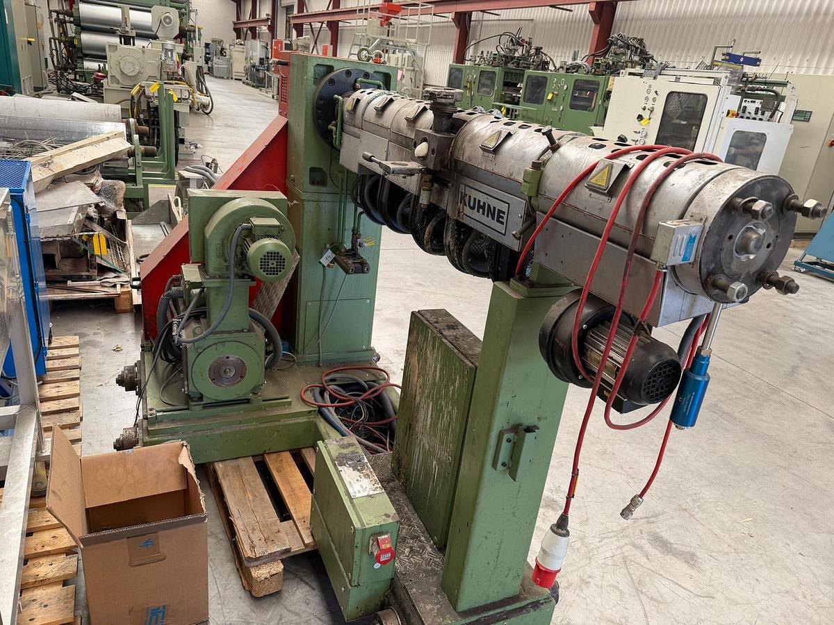 Used 45mm Kuhne single screw extruder model K45E-33D with 5.91:1 gearbox. Electrically heated, fan cooled barrel1999