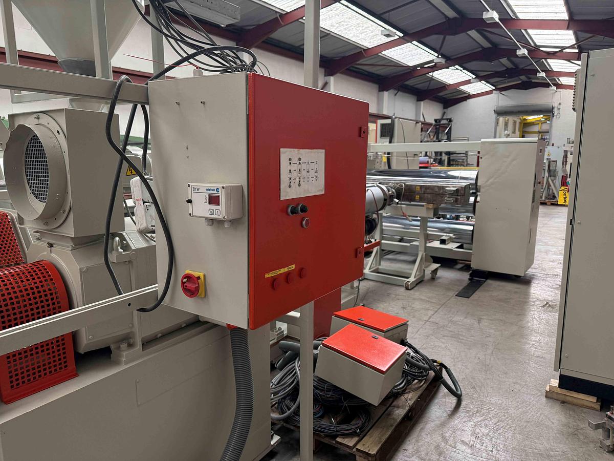 Used 120mm Battenfeld Single Screw Extruder With 250hp Dc Motor. Fan Cooled Barrel. 32d Plugged Vent.  . PP PET