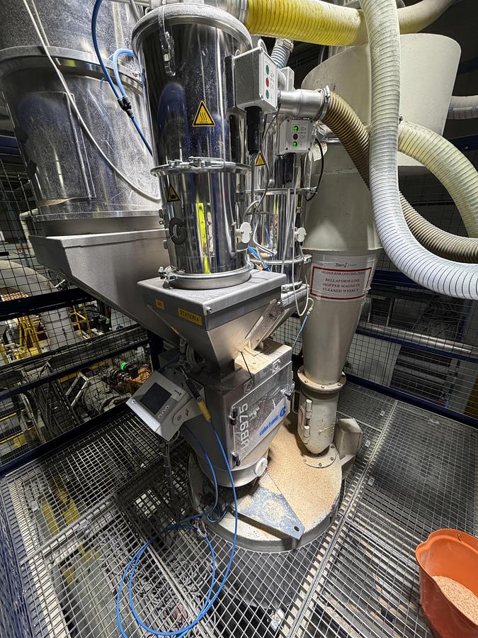 Used 4 component Colortronic gravimetric blender model UB975
