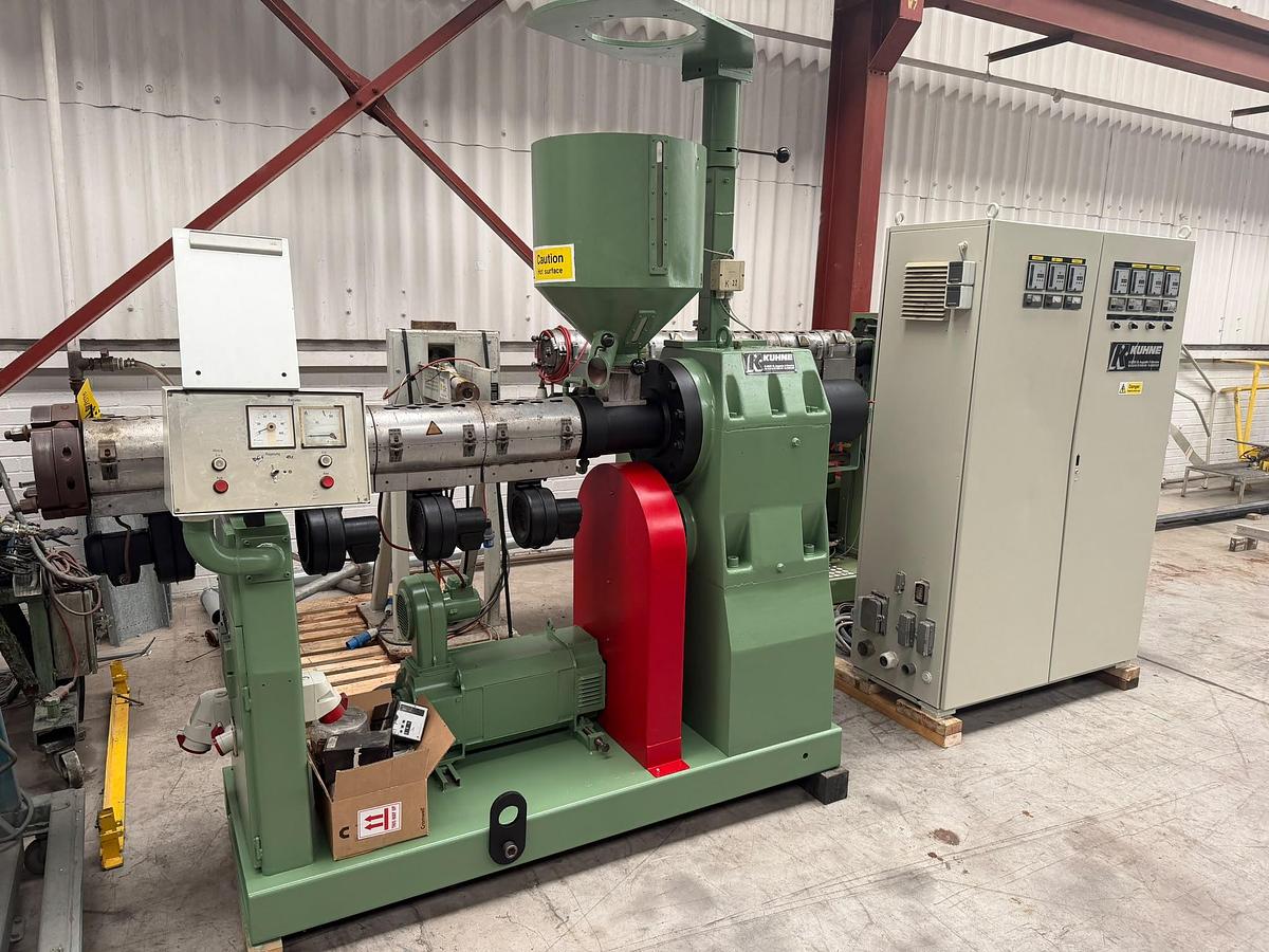 Used 60mm Kuhne single screw extruder with 37kw dc motor and drive with temperature control panel. 1985