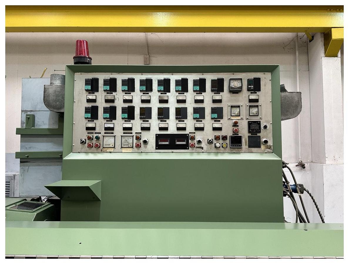 Used 1040mm Welex coextrusion sheet line with 120mm primary extruder, gear pump, 1040mm x 450mm 3 roll stack, puimps, haul off 2 station winder.