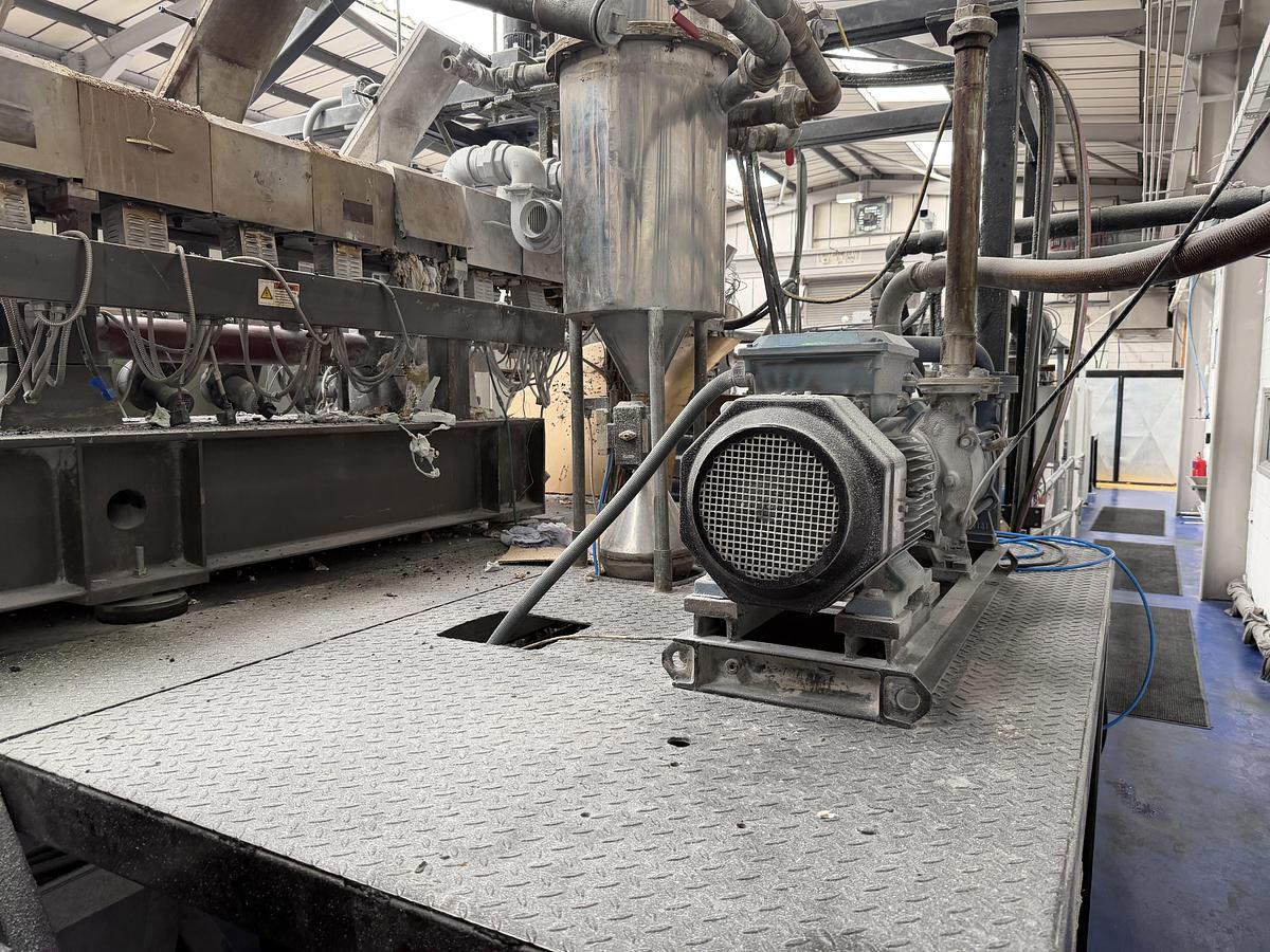 Used 1100mm wide Kentya coextrusion PET sheetlinewith 73mm twinscrew primary extruder, triple vented. 90kw AC motor, screen changer, gear pump 1100mm die, 3 roll stack, haul off, silicone bath, 2 state winder 2010