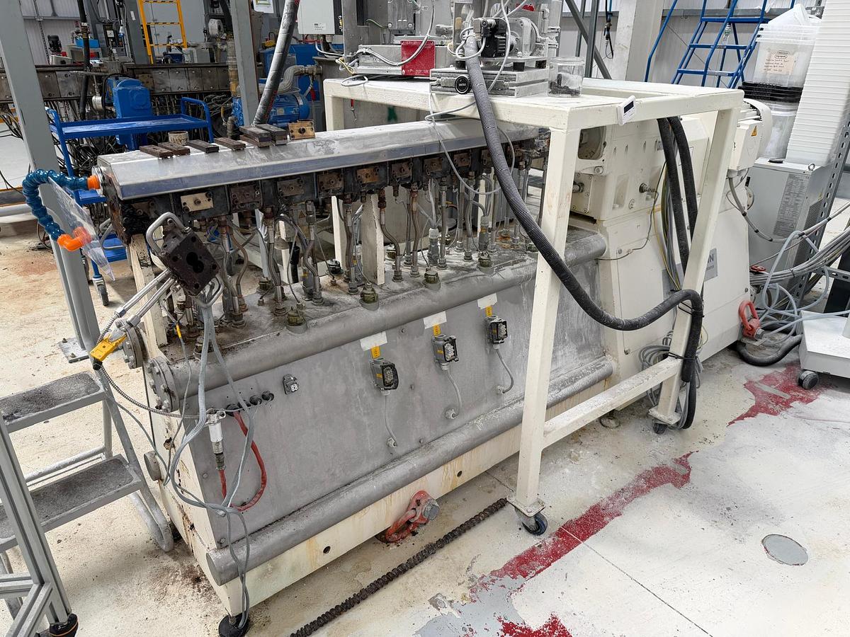 Used 25mm Zeppelin twin screw compounding extruder. 5oD with 9kw motor, 2 side feeders, strand die. Up to 600rpm. 2012