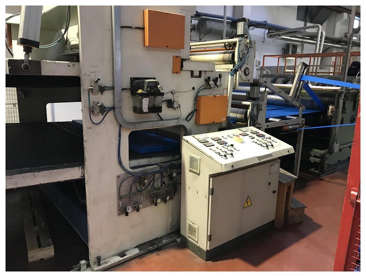 Used 3000mm wide Caimi twin stack guillotine. Variable speed input nip rolls for each blade. Run on PP hollow profile. Top/bottom cut for variable sheet length. CMD3000