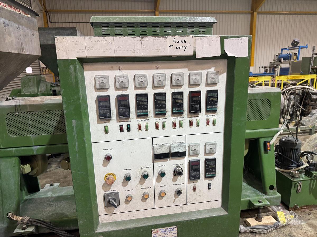 Used 85mm Pelletising Line. 85mm Kweenb Extruder2010. 350mm Wide Water Bath. Air Knife. Rieter "Automatik" Pelletiser. Gough Classifier.