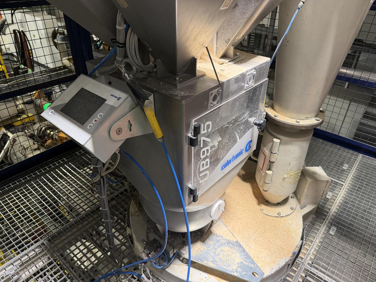 Used 4 component Colortronic gravimetric blender model UB975
