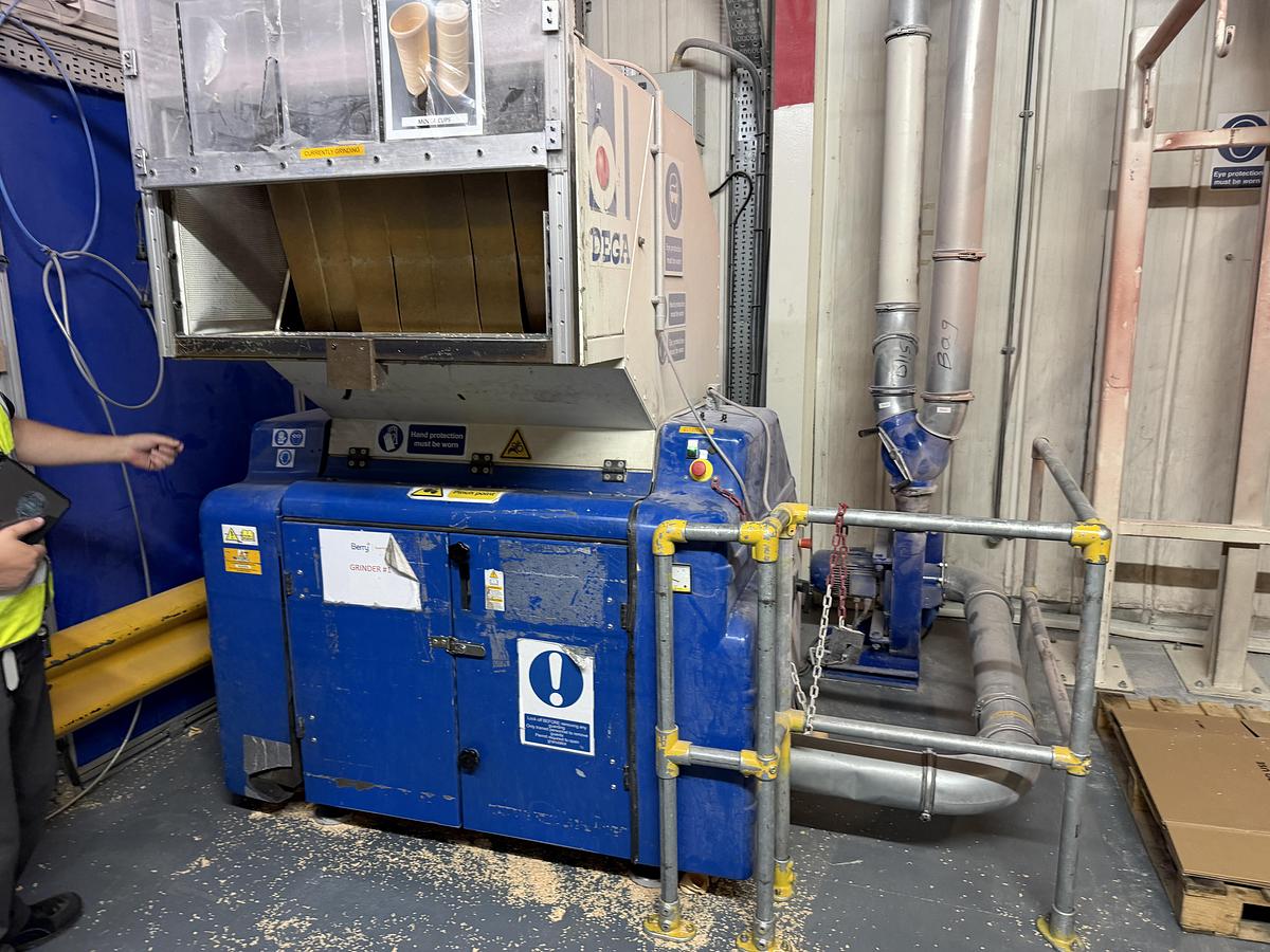 Used 900mm wide Dega granulator model DGN 409-30 30kw motor with 3 blade rotor. Sound proofed. Fan and cyclone 2015