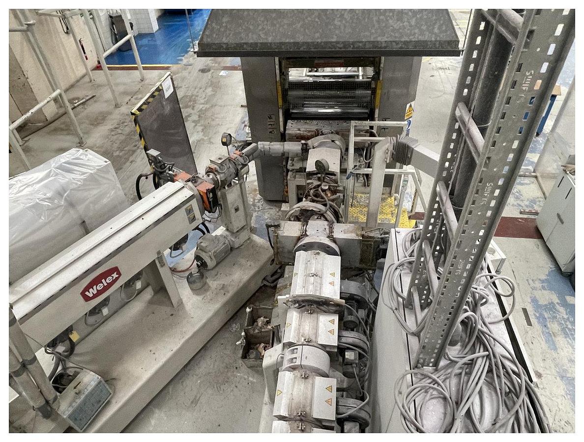 Used 1040mm Welex coextrusion line, Grav blender, Crammer feeder. 120mm extruder 65mm Coextruder, die. 1040mm 3 roll stack, haul off and winder 1998