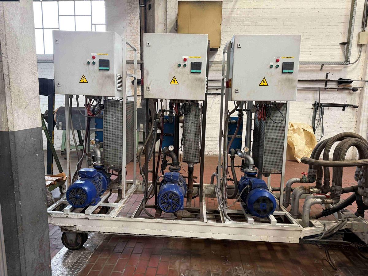 Used 2400mm wide Reifenhauser sheet extrusion with 175mm Erwepa single screw extruder, gear pump, 2400mm die, 2400mm x 500mm rolls haul off in line knives.