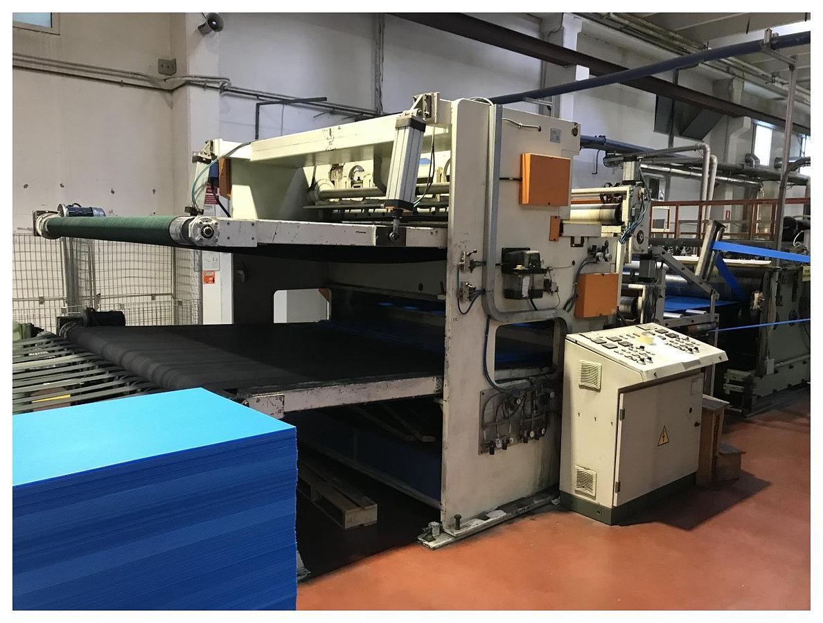 Used 3000mm wide Caimi twin stack guillotine. Variable speed input nip rolls for each blade. Run on PP hollow profile. Top/bottom cut for variable sheet length. CMD3000