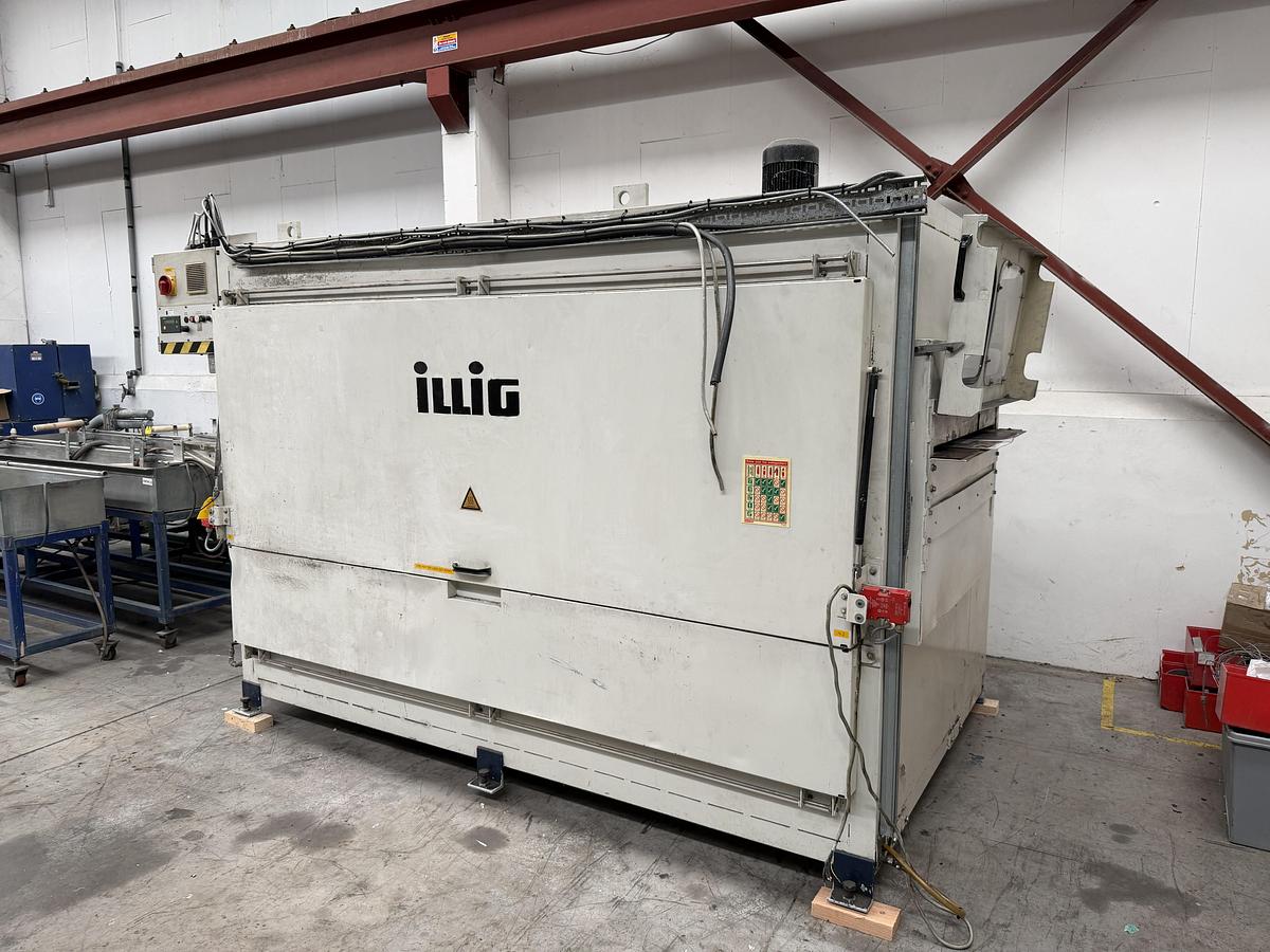 Used 900mm wide Illig preheater model VHW 91/2 with 2 x large heated rolls. Index type