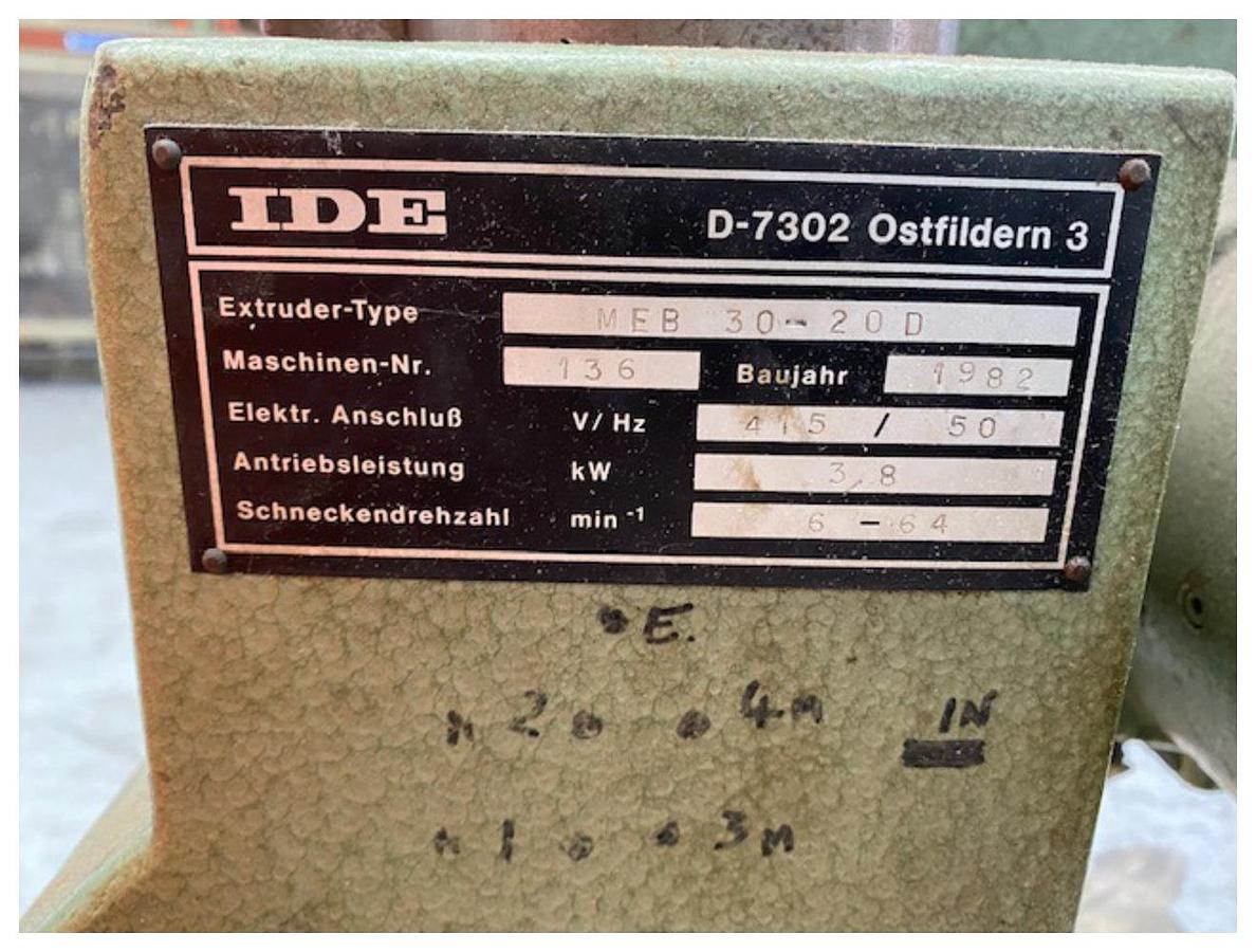 Used 30mm Ide pillar mounted co extruder 20D with 3kw dc motor. Model MEB 30-20D. Max screw speed 64rpm. 4 zone control panel.