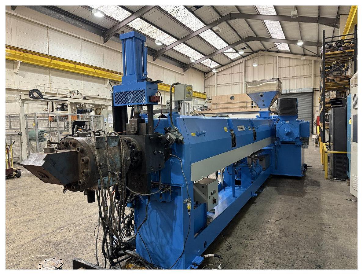 Used 150mm Davis Standard single screw extruder model 60IN60TPIH. Double vented, water cooled. 42D, 375kw dc motor,90/90 22kw gear pump. 102 RPM screw 1996
