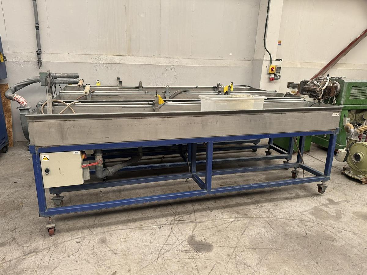Used 2965x 490 x 250mm water bath.