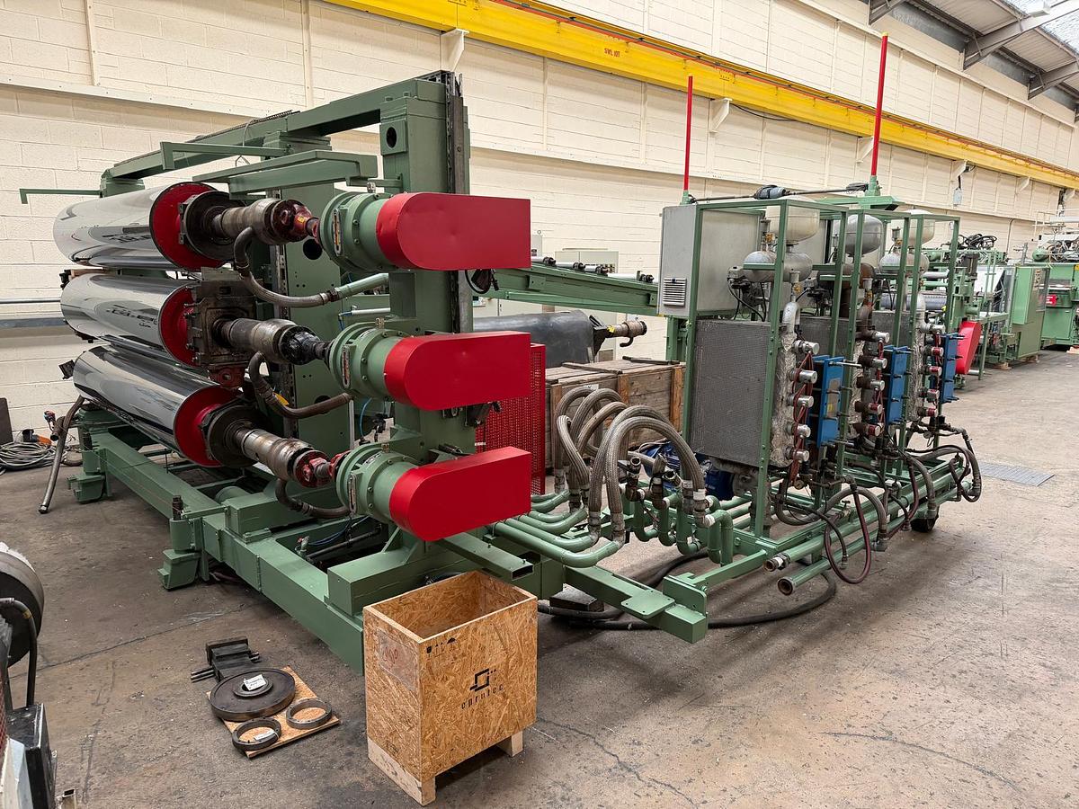 Used 2400mm Reifenhauser coextrusion sheet extrusion. 175mm Erwepa extruder, 90mm coextruder gear pump, Feedblock 2400mm die, 2400mm x 500mm rolls haul off in line knives.
