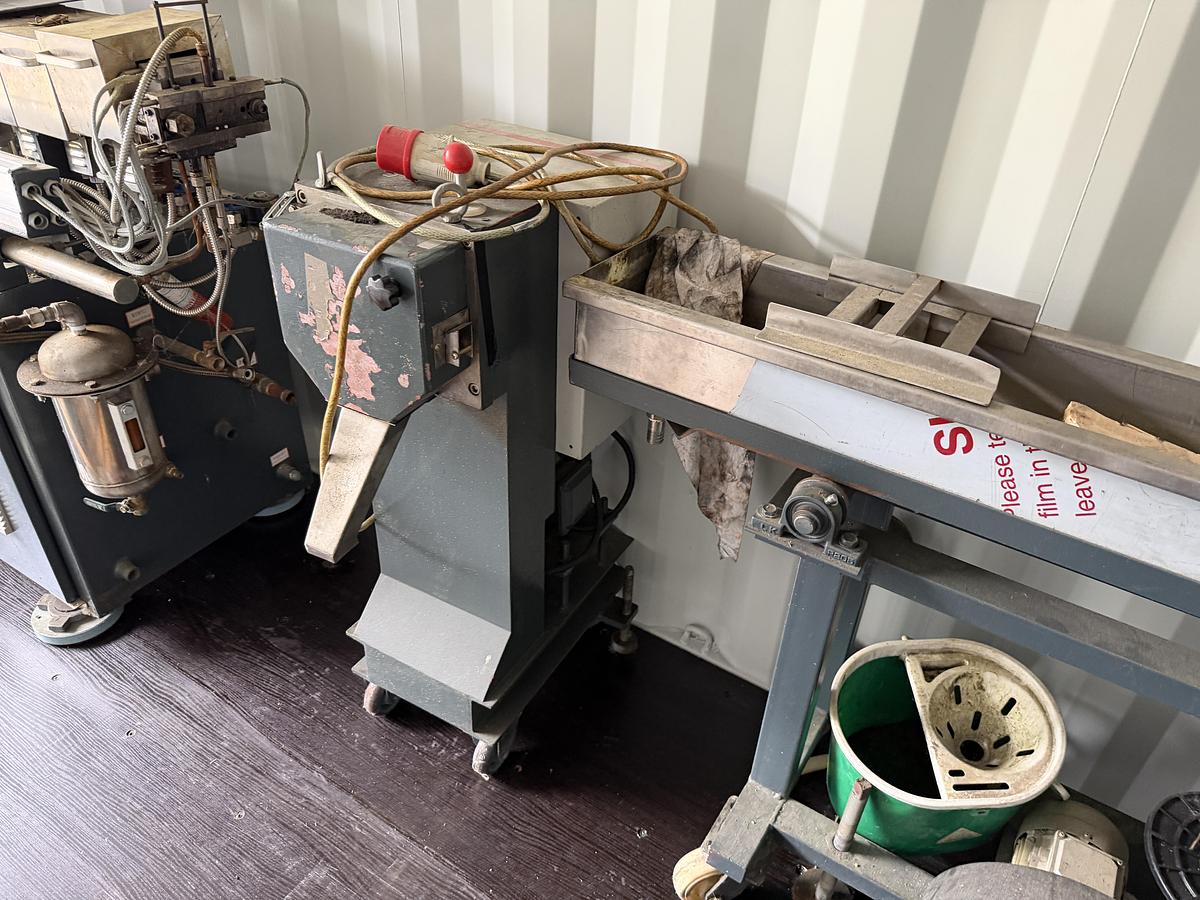 Used 20mm Useon twin screw lab pelletising line with water bath, air knife and pelletiser 2017