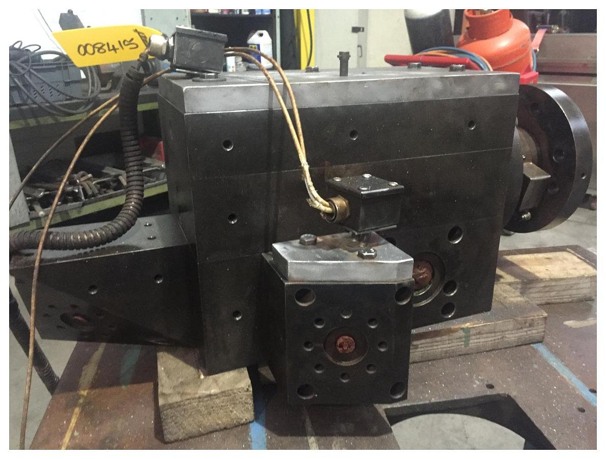 Used 2050mm wide Edwards DD mechanical direct direct shear. Manual back gauge. Foot control, spare blades.