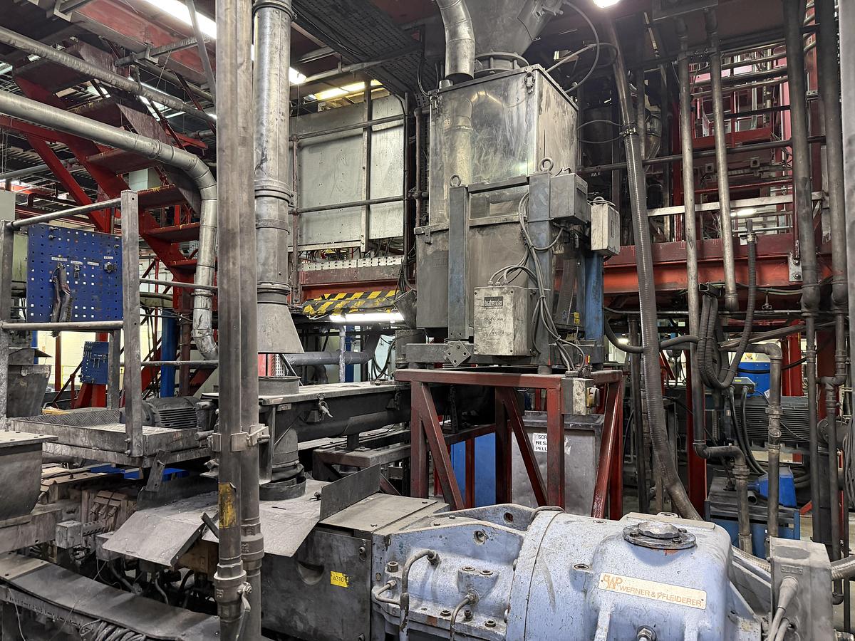 Used 90mm Coperion model SZL 90 33D twin screw compounding line. 580kw motor. 600rpm screw speed. Brabender feeders, Gala SMUP model 6 underwater pelletiser 1990