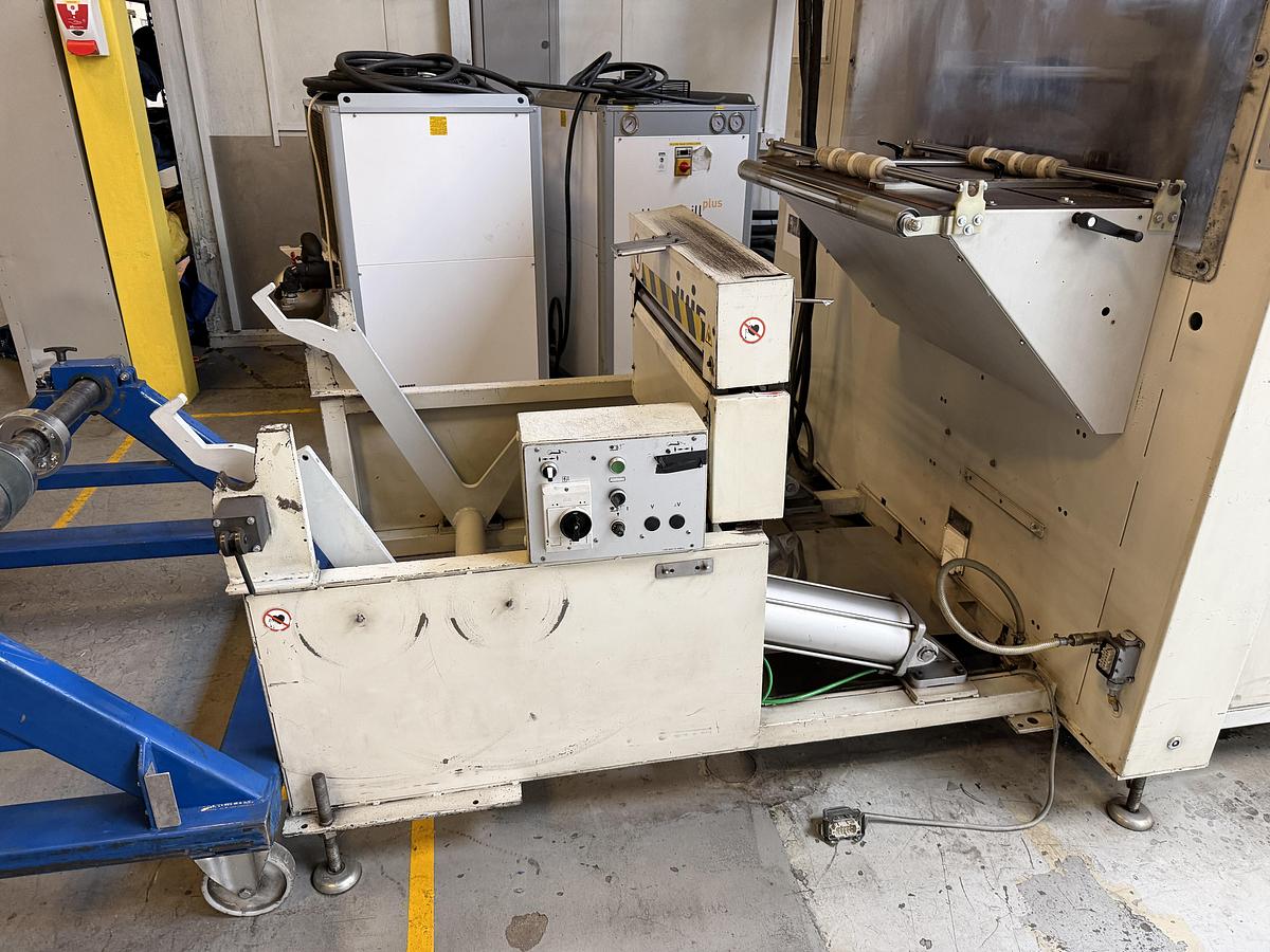 Used 500mm x 350mm Illig Model RD53 pressure forming machine 2004 with unwind and stacker