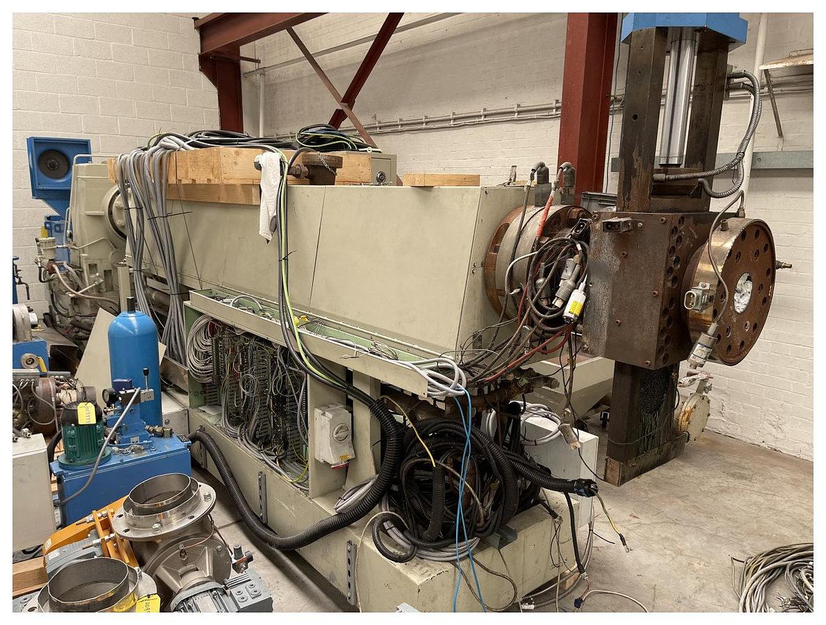 Used 120mm OMV single screw extruder vented 36D with screen changer and Maag model 90 gear pump with 20kw dc motor.