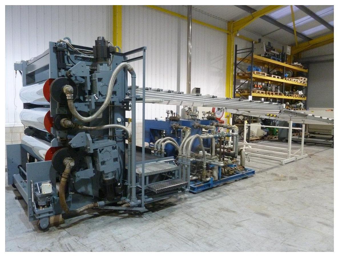 Used 1750mm wide Battenfeld sheet extrusion line. 120mm extruder, Extrex  pump,  1750mm FastGap die, 1750x400mm 3 roll stack, haul off, guillotine Spare rolls 1997