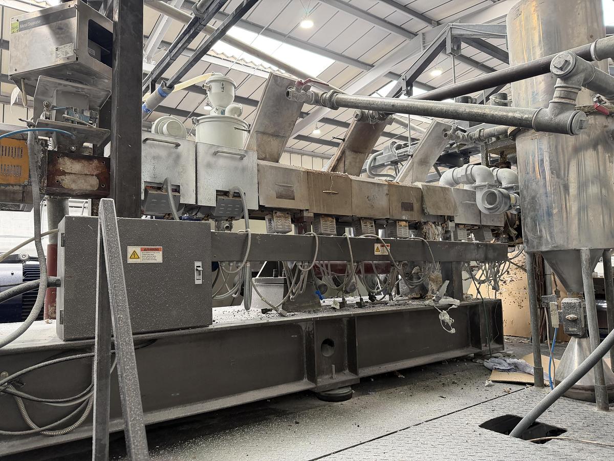 Used 1100mm wide Kentya coextrusion PET sheetlinewith 73mm twinscrew primary extruder, triple vented. 90kw AC motor, screen changer, gear pump 1100mm die, 3 roll stack, haul off, silicone bath, 2 state winder 2010