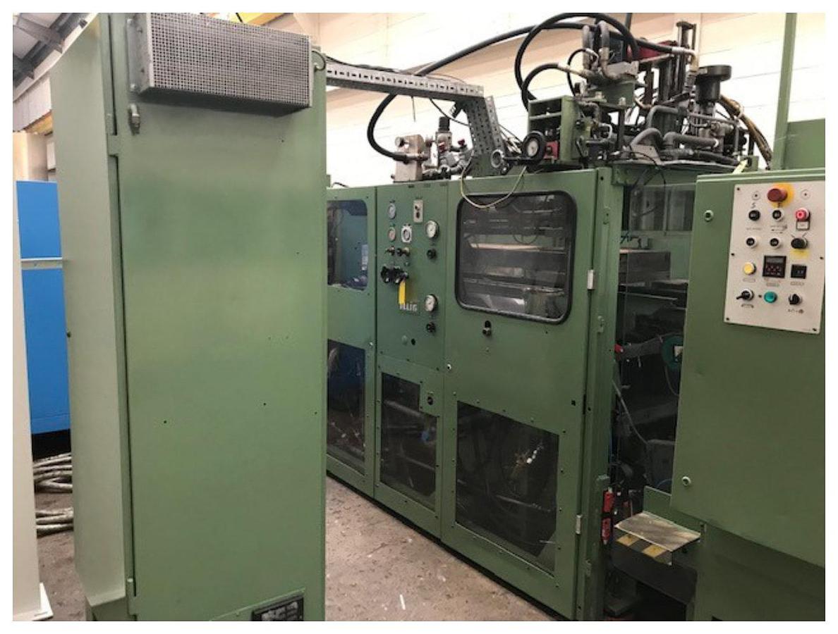 Used 500 x 280mm Illig Model RDM 50K pressure forming machine with mechanical plug,. Illig stacker. 125mm max draw 1988